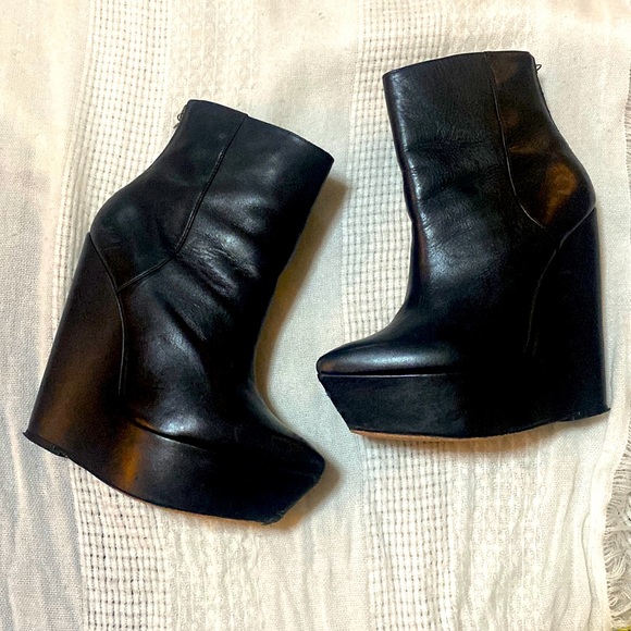 Max azria black leather chunky platform wedge ankle booties boots 38.5 - Picture 2 of 10